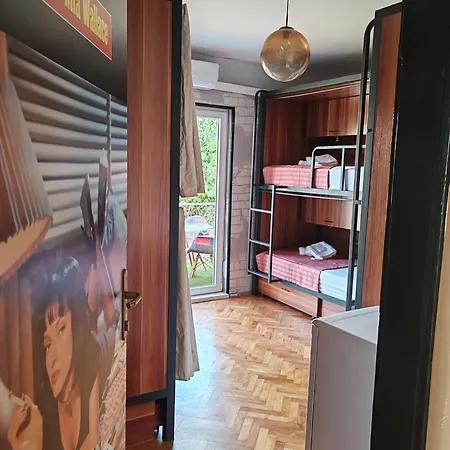 Hostel Pulp Fiction
