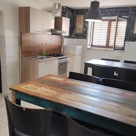 Pulp Fiction Hostal *