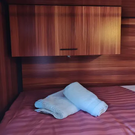 Pulp Fiction Hostal *