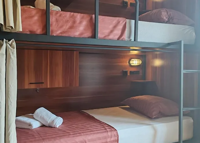 Hostel Pulp Fiction *