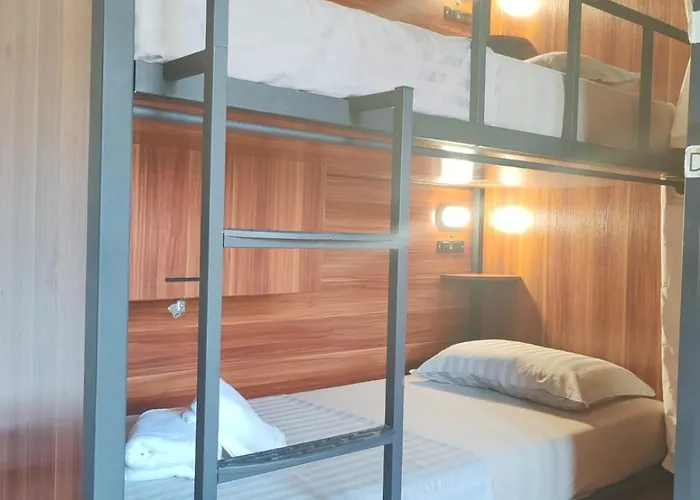 Hostel Pulp Fiction *